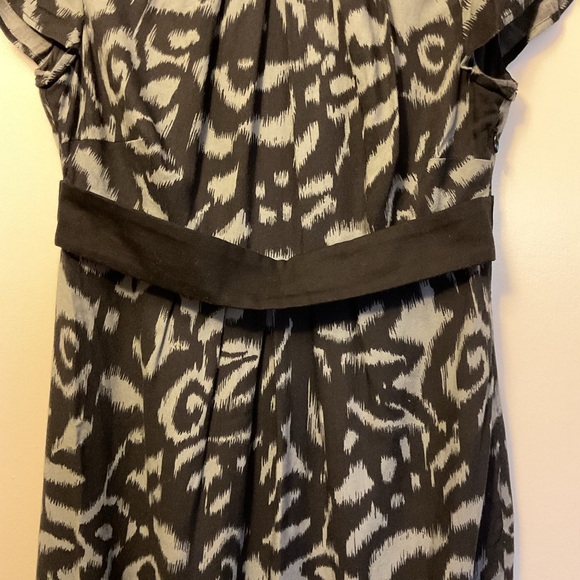 2. Boden Black & Gray Floral Print Knee Length Short Sleeve Dress SZ 4 - Picture 4 of 5